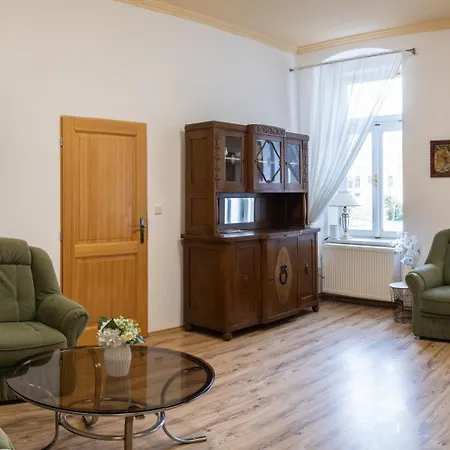 Apartment Leopard