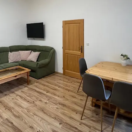 Apartment Leopard